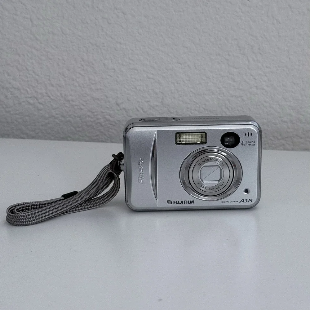 Fujifilm FinePix A345 Digital 4.1MP 3x Zoom Silver CAMERA ONLY *LENS NEED REPAIR